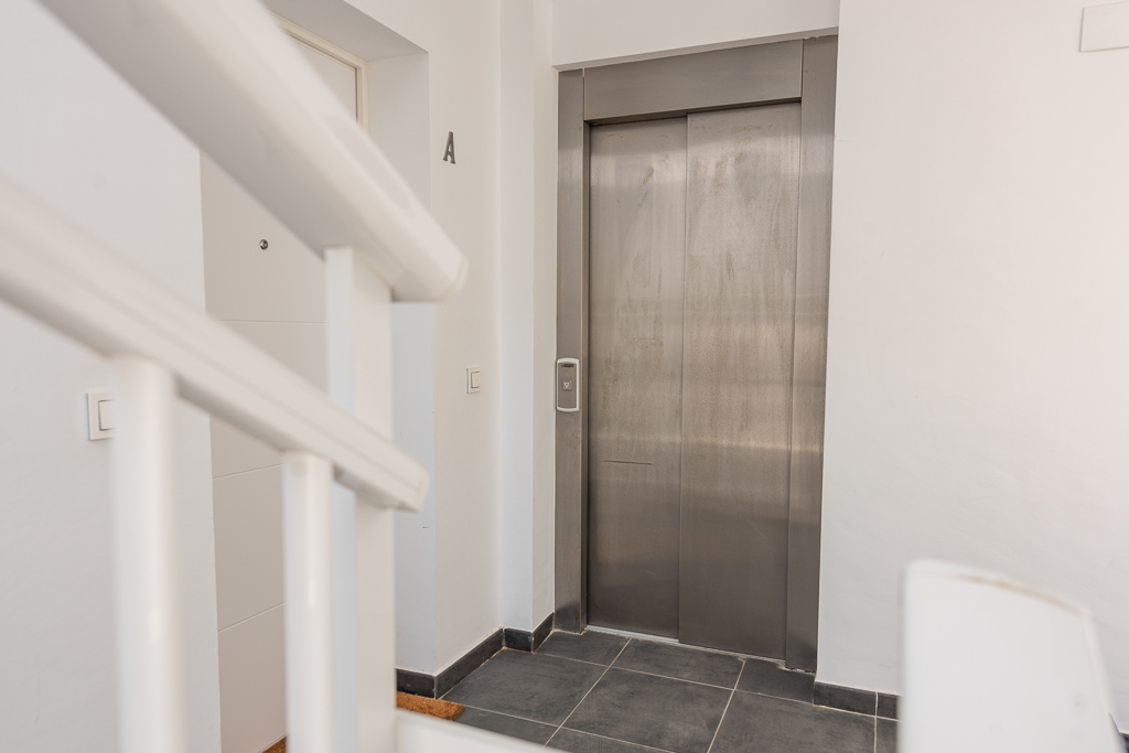 Resa Estates Ibiza te koop appartement Vadella Mar zee zicht vve lift .jpg